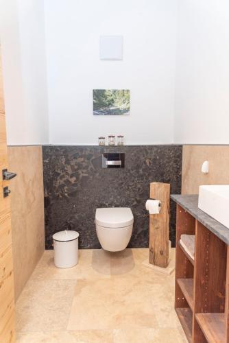 Ferienhaus am See mit Sauna und Whirlpool - image 3