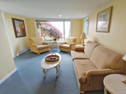 Beach House - image 7
