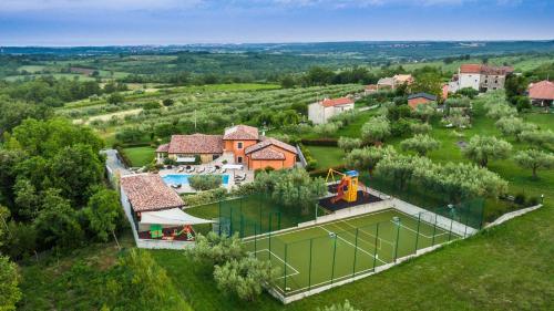  Villa GioAn 3000m2, Private Playground and Sea View in Materada