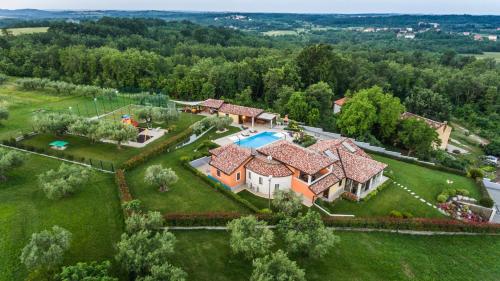  Villa GioAn 3000m2, Private Playground and Sea View in Materada