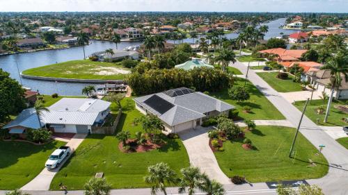 Waterfront Villa Sunset Cove - South Cape ID 109 - image 7