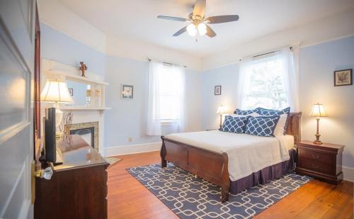 Oakview Manor by Lucky Savannah - image 4