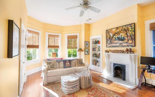 Queen Anne Manor by Lucky Savannah - image 3