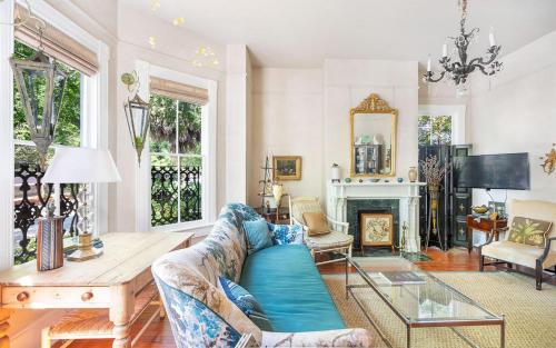 Queen Anne Manor by Lucky Savannah