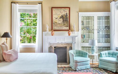 Parlour Suite on Jones by Lucky Savannah