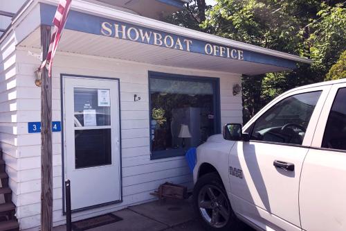 Showboat Motel Restaurant & Bar - main image