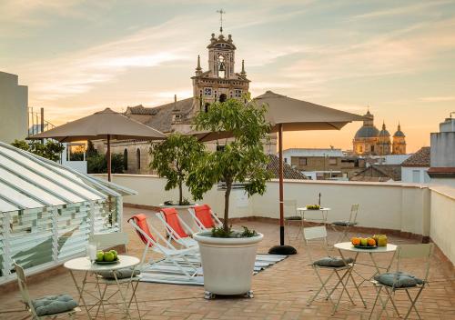Santa Paula Pool & Luxury, Siviglia