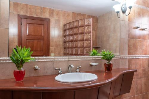 West Bay Colonial & Suites