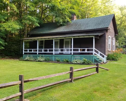 Sissepääs, The Cabins at Healing Springs in Crumpler
