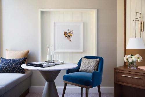 room detail thumbnail 1