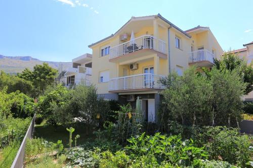 Apartments with a parking space Podstrana Split - 16663 