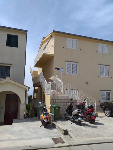 Apartments with a parking space Makarska - 17424 - image 3