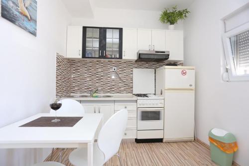  Apartment Podstrana 17644a in Podstrana