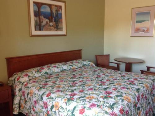 Sunshine Inn of Daytona Beach - image 10