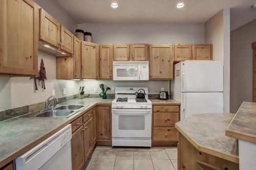 8757 Trappers Crossing Condo in Keystone, USA