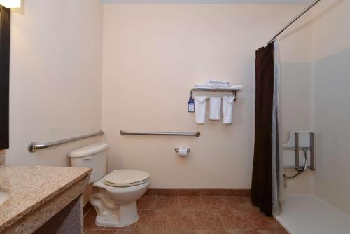 King Room with Walk-in Shower - Disability Access