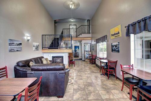 Days Inn & Suites by Wyndham Lolo - image 12