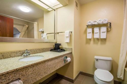 Quality Inn & Suites Sellersburg