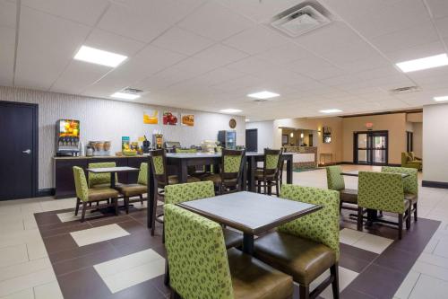 Quality Inn & Suites Sellersburg