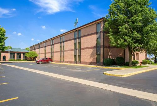 Quality Inn & Suites-Sellersburg