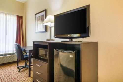 Quality Inn & Suites Sellersburg