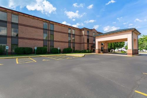 Quality Inn & Suites-Sellersburg