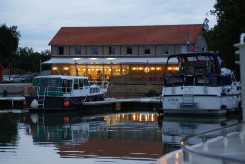 . Le Port de Decize