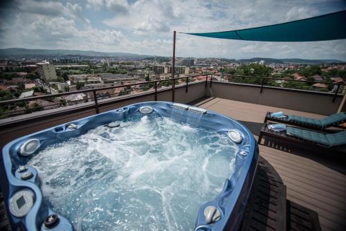 The Aviator Apartment - Jacuzzi & Panoramic View