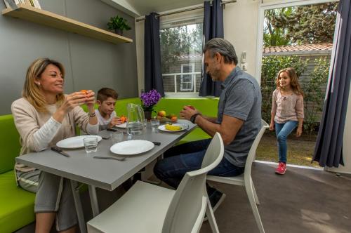 2 bedrooms, 3 beds