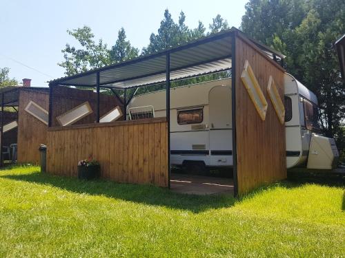 Mandel Camping 4