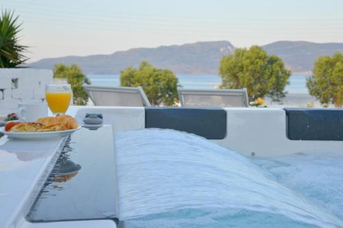 Hot tub, Ostria Hotel in Milos Island
