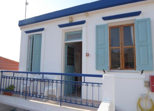 Bejárat, Villa Yorgos in Halki