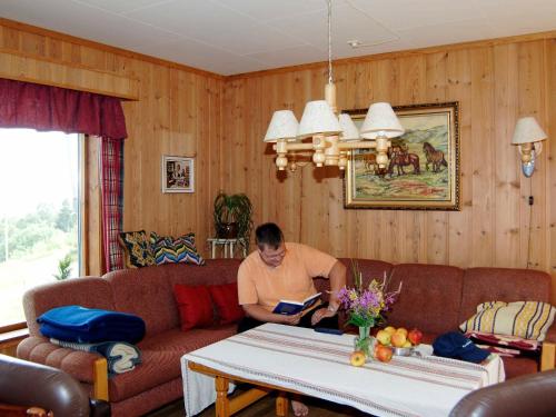 Three-Bedroom Holiday home in Angvik