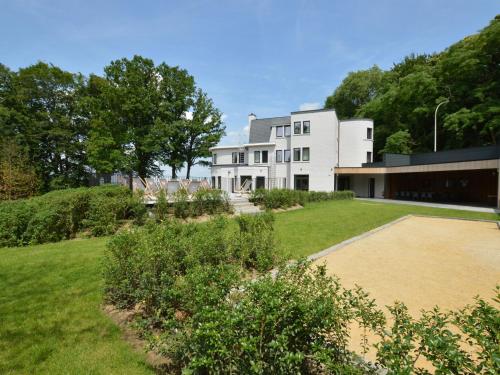 Upscale Mansion in Kluisbergen with Sauna and Terrace gîte à louer Dottignies