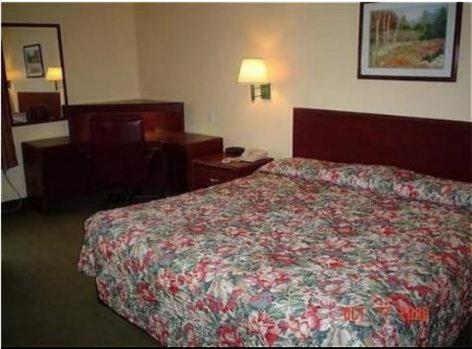 Country Hearth Inn-Union City – Union City, GA