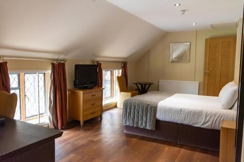 Great Hallingbury Manor - image 7
