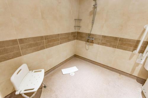 Great Hallingbury Manor - image 3