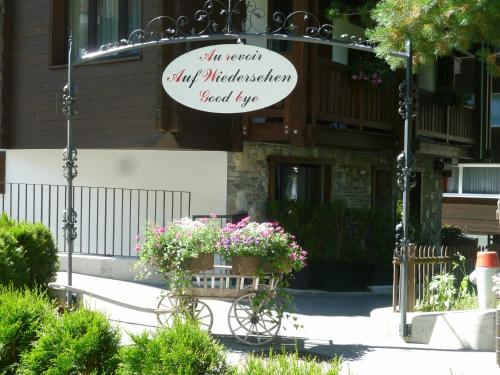 Studio East  image 9