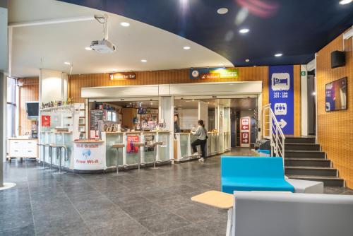 ردهة, Auberge de Jeunesse de Mons in مونز بيرجن