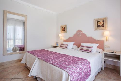 Grupotel Macarella Suites & Spa - image 11