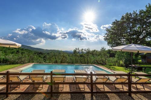 Басейн, B&B Country House Poggio Del Drago in Чивітелла і Валь-ді-Чіана