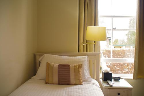 Single room, private bathroom