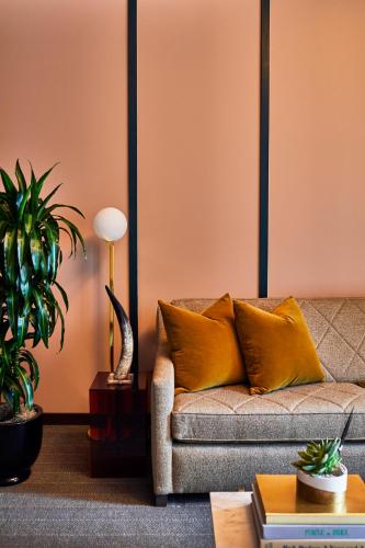 206756276 Fairlane Hotel Nashville, by Oliver