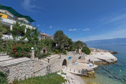  Villa Ruža in Zastražišće