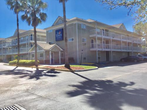ทัศนียภาพภายนอกโรงแรม, InTown Suites Extended Stay Jacksonville FL St Johns Bluff Rd in อาร์ลิงตัน