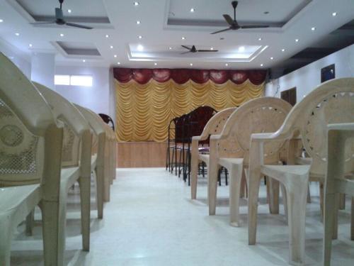 Anandan Tourist Home