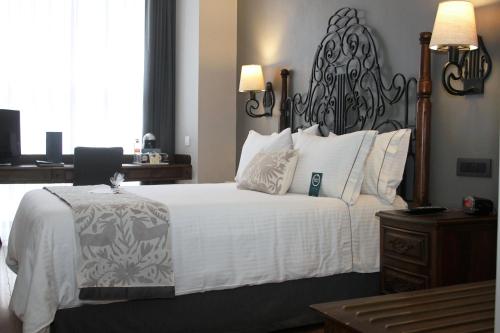 Standard Queen Room image 7