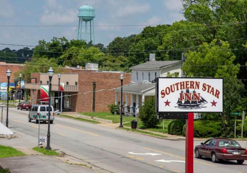 SOUTHERN STAR INN - image 4