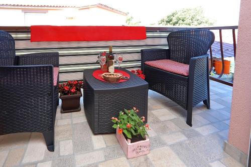 Apartment Mladen - with balcony