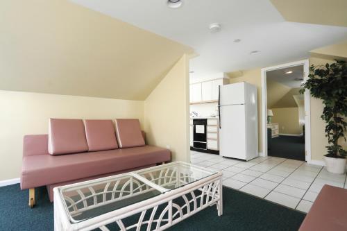 Riviera Resort & Suites